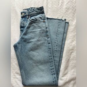 Zara Mid-rise Medium Wash Straight Leg Jeans Women’s Size 0